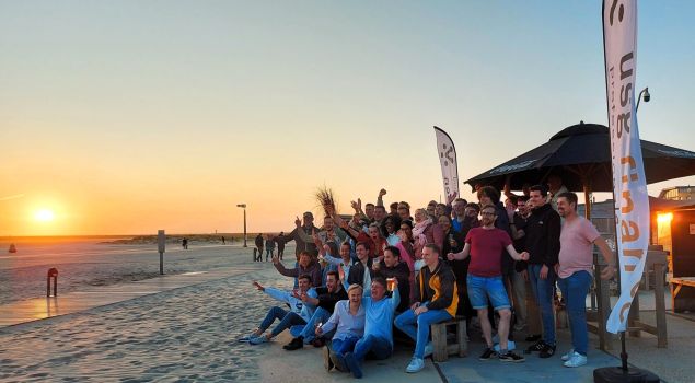 Actief vergaderarrangement aan het strand